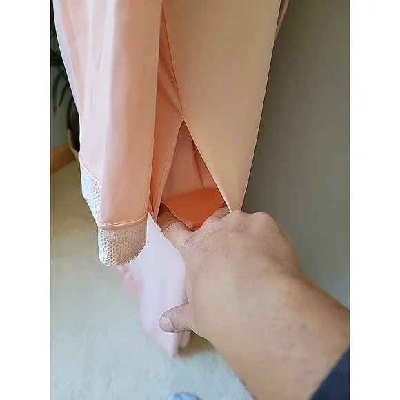 Vintage JC Penny Nylon Robe Peach Colored Housecoat Size Med - Picture 4 of 9